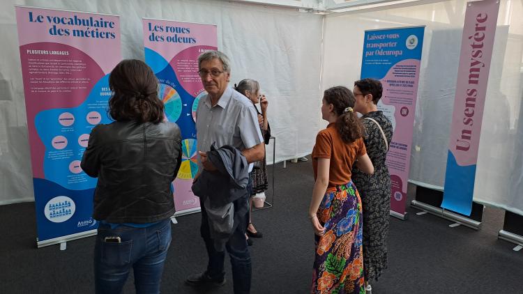 L'Exposition, Les Odeurs capitales : le sens mystère