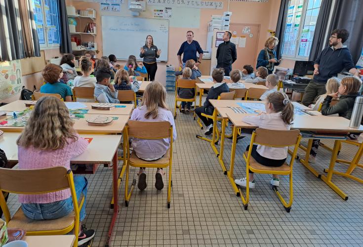 Atelier "L'air à la loupe" auprès d'écoliers de la Métropole Rouen Normandie.