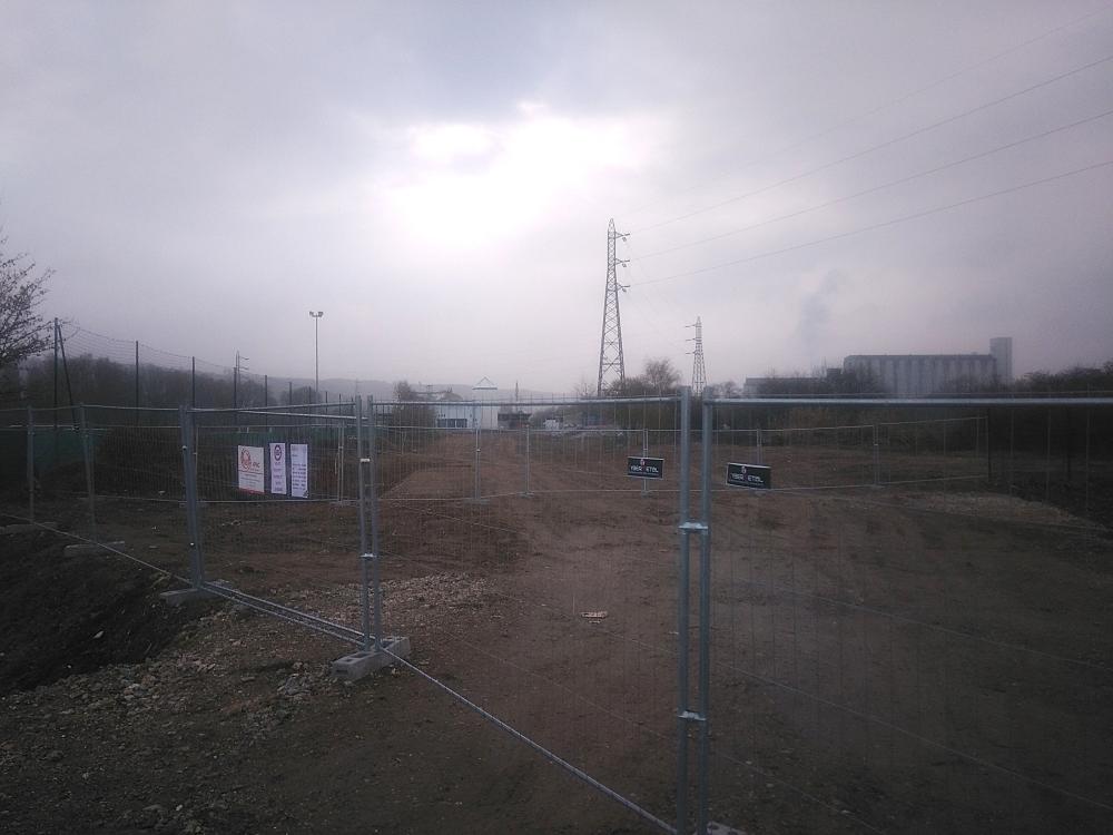 Zone des travaux du terrain industriel à Grand-Couronne