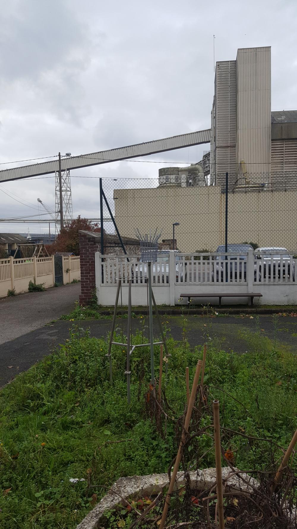 Aperçu d'une jauge de dépôt utilisée pour les campagnes de l’Observatoire. - Source : Atmo Normandie